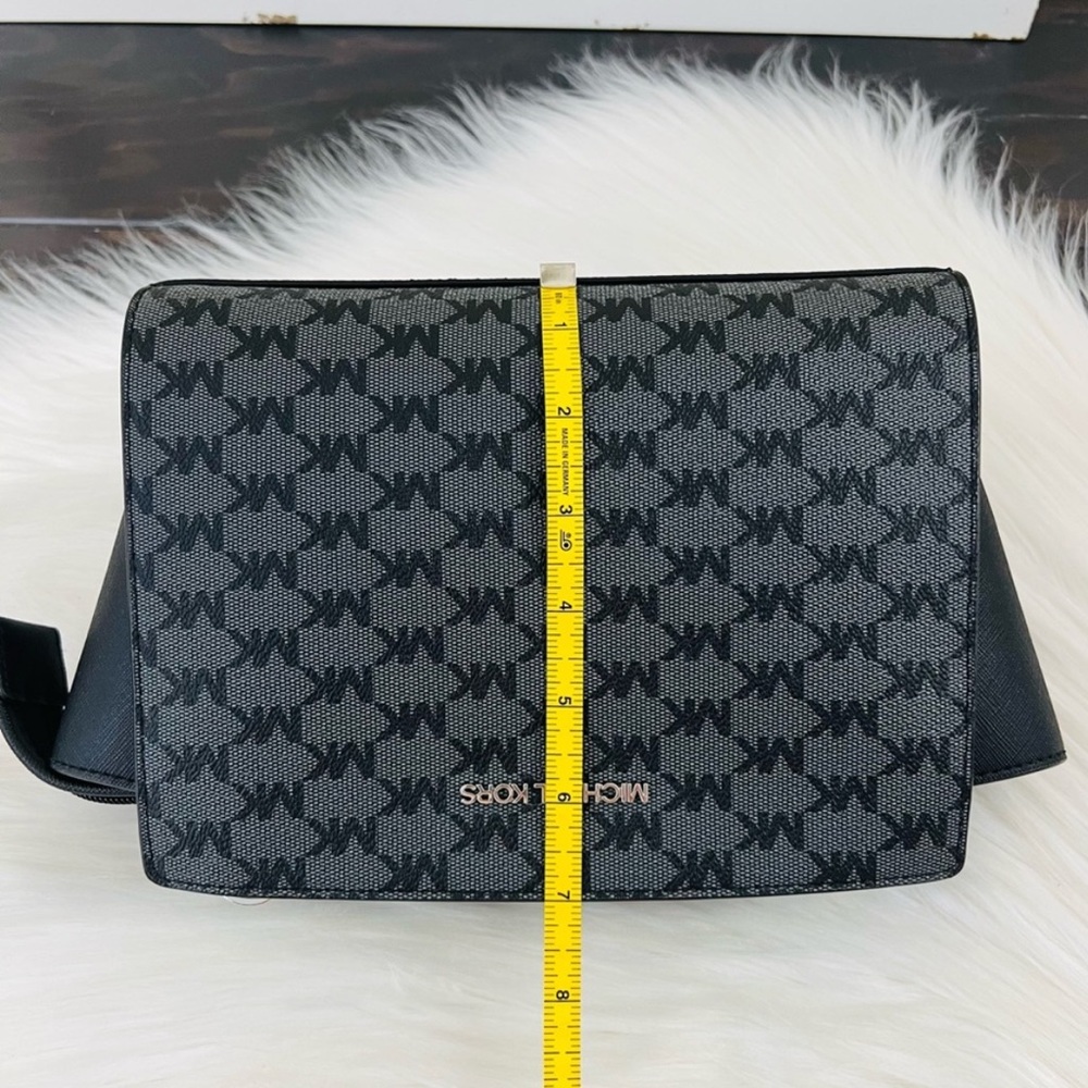 Michael Kors Selma Medium Messenger Crossbody Bag - Picture 11 of 14